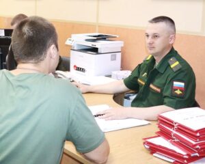 Пополняя ряды защитников.