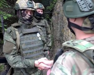 Верные сыны великой России сильны отвагой, славны всемерной храбростью.