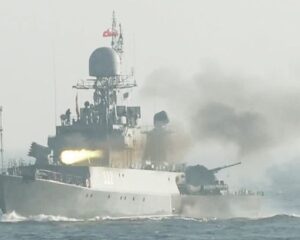 Совершенствуя боевую выучку.