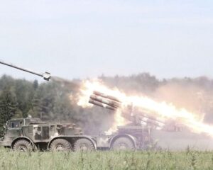 На огневых позициях – «Акации» и «Гвоздики».