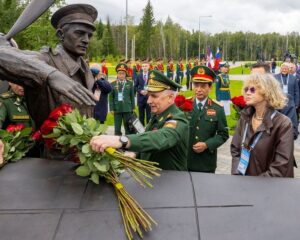 Пополнение на Аллее Союзников.