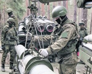Чтут нашей державы традиции славные.