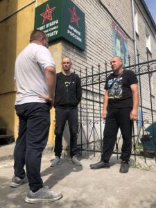 Служба по контракту престижна и высокооплачиваема