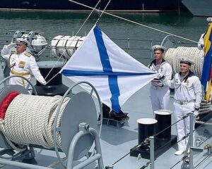 На новом МРК «Амур» поднят В.оенно-морской флаг