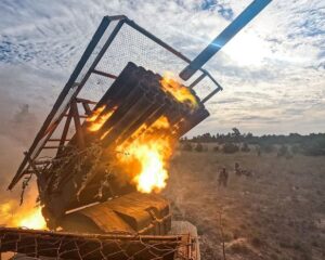 Наш боевой настрой никому не сломить .