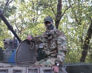 Думая о своих товарищах.