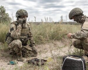 Для военной связи нет преград и расстояний.