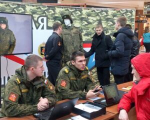 По семейным обстоятельствам.