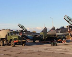 На аэродроме – день полётов.