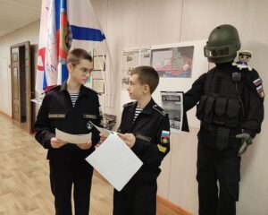 Неразрывная связь с героями страны.