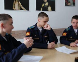 Быть лучшим в учёбе, науке, творчестве и спорте.