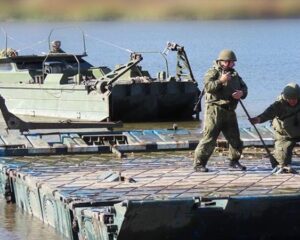 Плавучие звенья замыкаются в цепь.