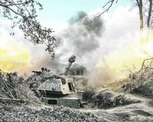 Держим равнение на отважных защитников Отчизны.