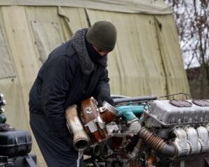 Их труд – подспорье автомату.