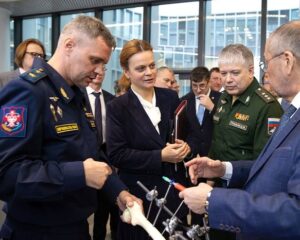 Сохраняя жизнь и здоровье воинов.