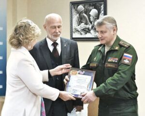Журналиста штык – его перо.