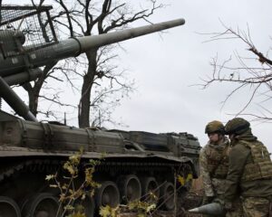 Войска уверенно продвигаются вперёд.