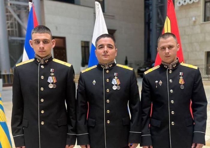 Геройский экипаж машины боевой из матросов-тихоокеанцев