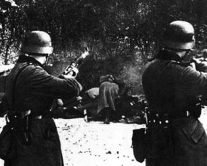 Полицаям из Латвии прощения нет
