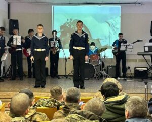С признательностью российскому воинству.