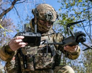 Наш натиск непрерывный врагу не сдержать