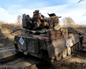 Расчёт ЗУ-23-2 на МТ-ЛБ выдвигается на боевое дежурство.