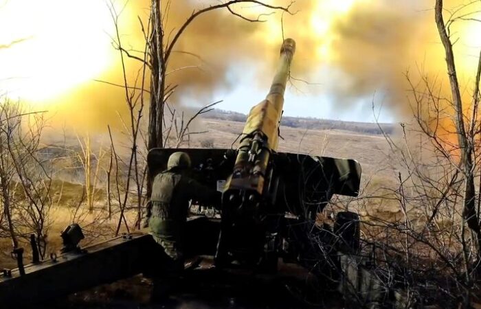 Продвигаясь в глубину вражеской обороны