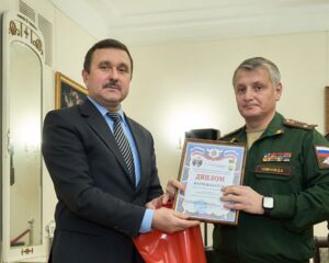 Разящим оружием правды