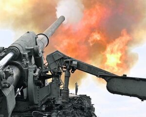 Усиливаем натиск, преодолевая оборонительные рубежи врага.