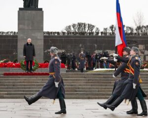 Мы всегда будем помнить, что жизнь, мир и свободу принёс человечеству советский народ.