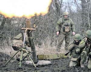 На них держать равнение