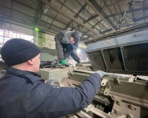 Их призвание – возвращение повреждённой техники в строй.