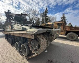 Подвиги наших бойцов не померкнут.