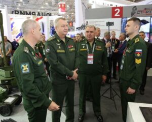 Достигая превосходства в космосе, обеспечим победу на земле, море и в воздухе!