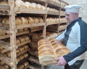 Рады солдаты горячему хлебу