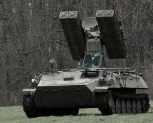 Уничтожаем противника в небе, на суше и под землёй.