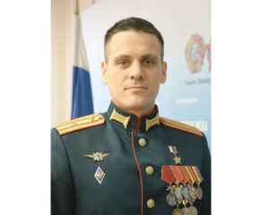 Трижды вызывал огонь на себя.