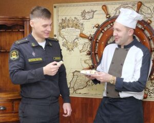 Накормят, оденут, подстригут.