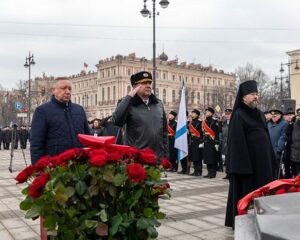 Во имя непобедимого флотоводца.