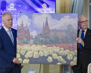 Слову с делом по пути.
