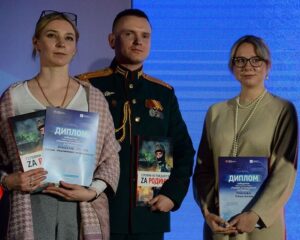 Здесь, на страницах, в ряд герои.