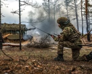 Над Дзержинском водружён флаг России