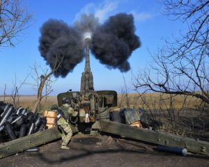 Противник не выдерживает нашего напора.