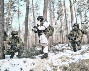 Отвагой самых смелых сыновей навек сильна Россия