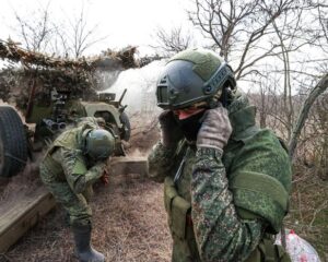 Уверенно продвигаемся вперёд, освобождая землю от неонацистов.