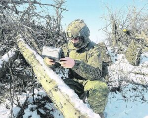 Не оставляя шансов врагу.
