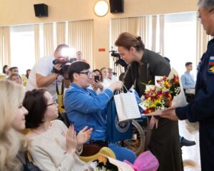 С заботой о тех, кого праздник застал на лечении.