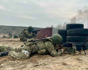 Под контролем опытных наставников.