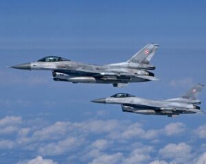 Основу польского авиапарка составляют американские истребители F-16.