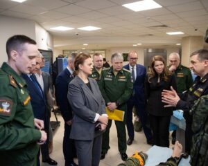 С опытом применения современных технологий.